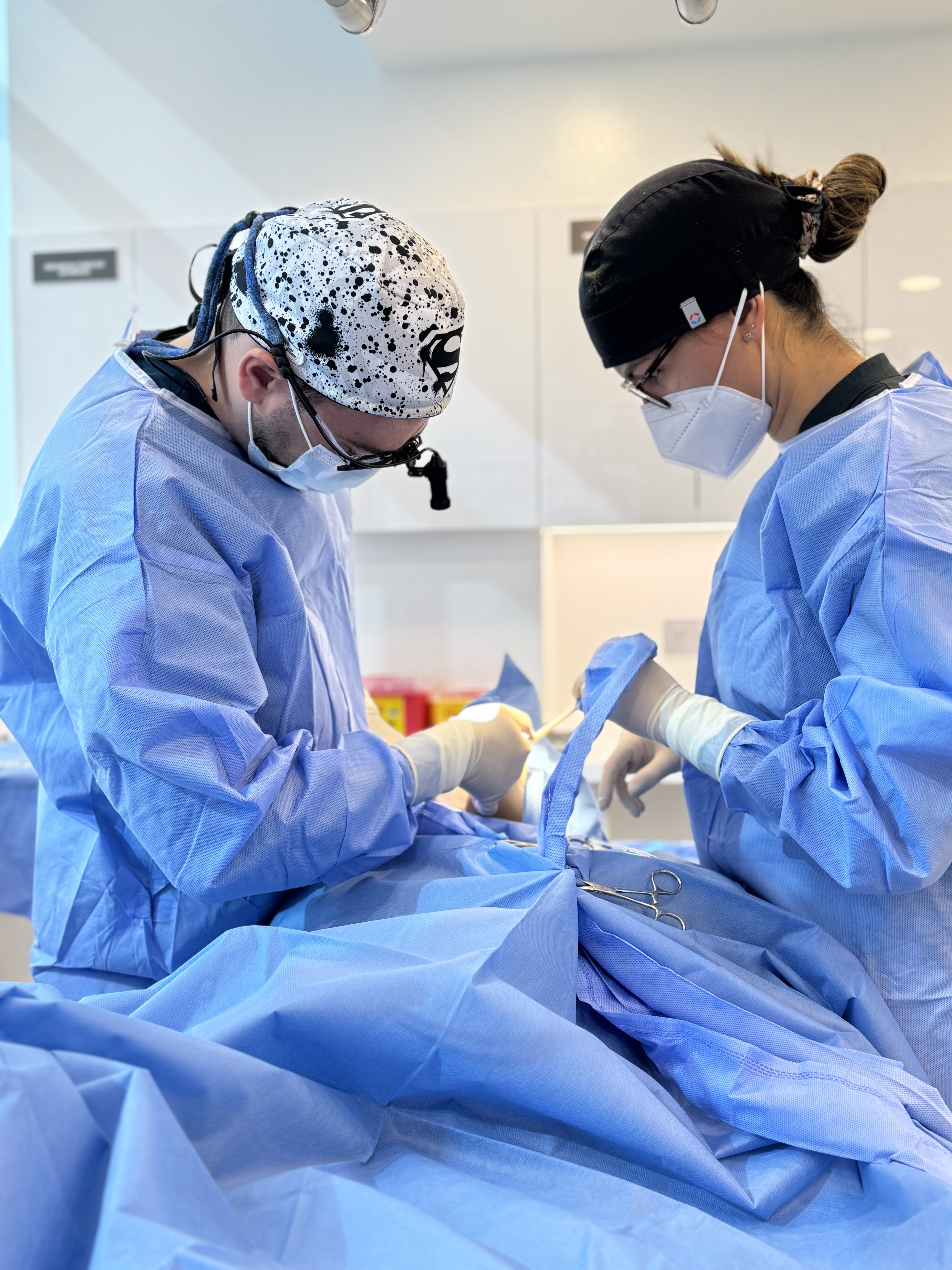 Dr. Ronald Smith Ruiz en cirugía